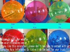 Palla di acqua piena di colore