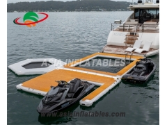Piattaforma da spiaggia per yacht con molo gonfiabile