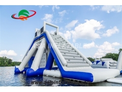 Scivolo gonfiabile per parco acquatico Scivolo acquatico gigante galleggiante